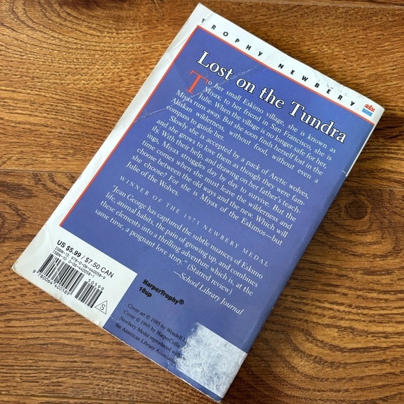 Julie of the Wolves by: Jean Craighead George paperback book - Picture 3 of 3